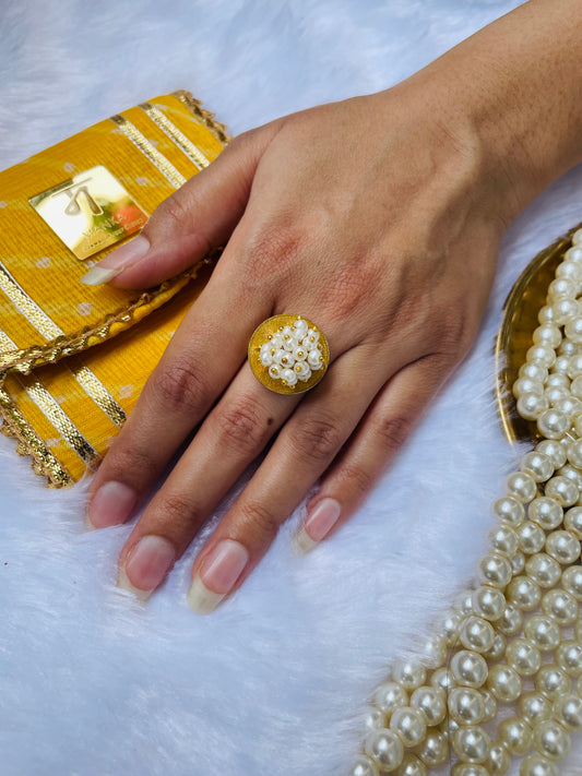 Pearl Guldasta Ring